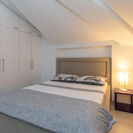Apartman Moderne Mit Gartennutzung- Einem G By Interhome *
