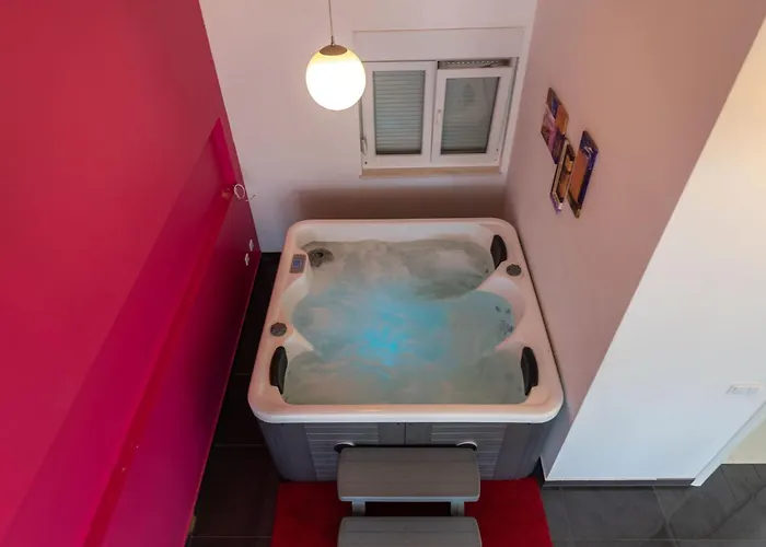 Moderne Mit Gartennutzung- Einem G By Interhome Apartman *