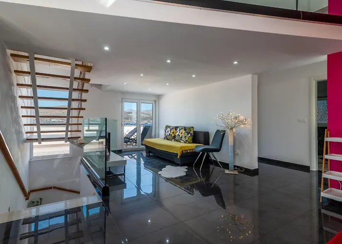 Apartman Moderne Mit Gartennutzung- Einem G By Interhome Trogir