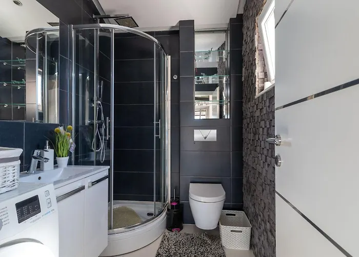 Apartman Moderne Mit Gartennutzung- Einem G By Interhome Trogir