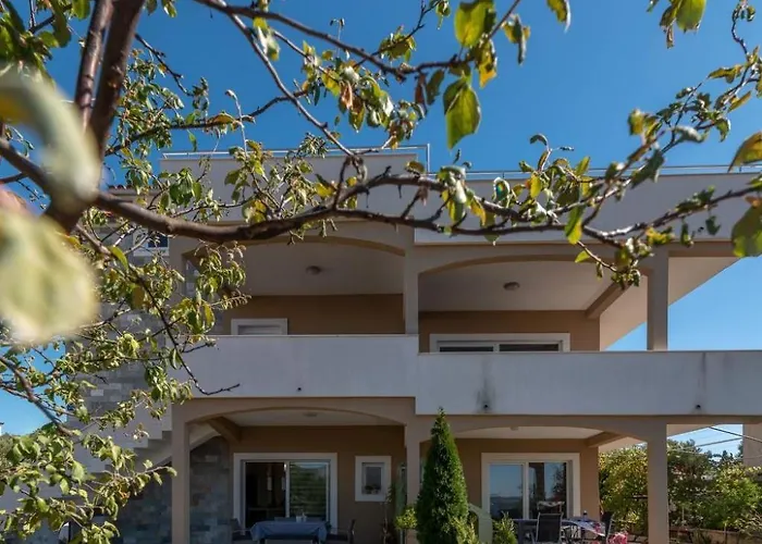 Apartman Moderne Mit Gartennutzung- Einem G By Interhome