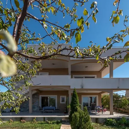 公寓 Moderne Mit Gartennutzung- Einem G By Interhome