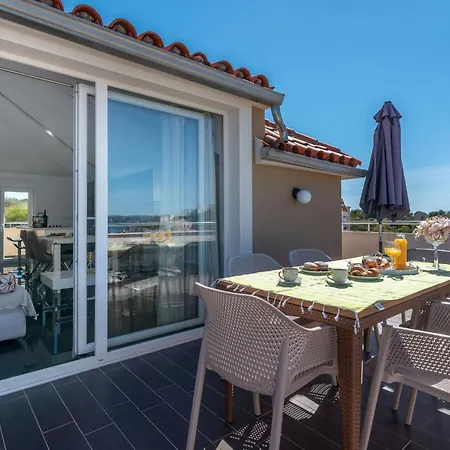 Moderne Mit Gartennutzung- Einem G By Interhome Trogir